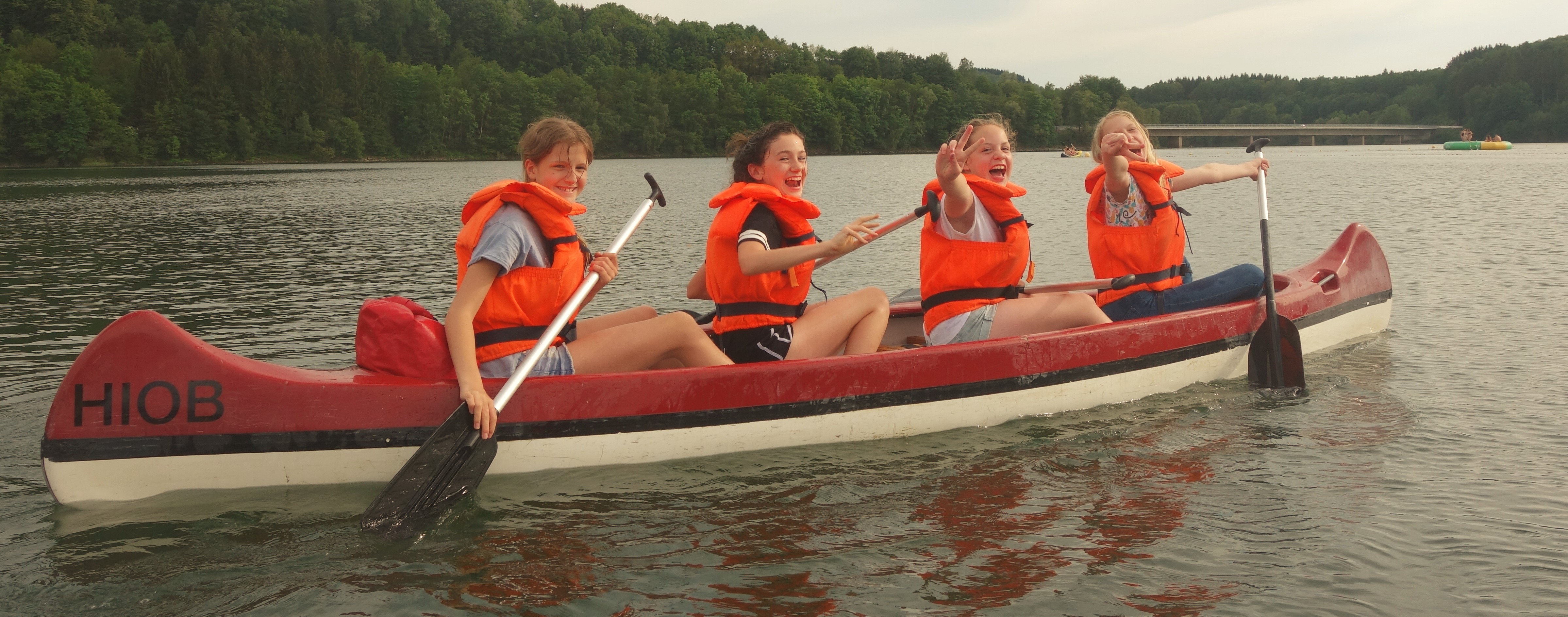 Du betrachtest gerade <svg style="background:#243f82;fill:#ffffff" focusable="false" role="img" aria-labelledby="cat_732" class="category-icon" xmlns="http://www.w3.org/2000/svg" viewBox="0 0 448 512"><!-- Font Awesome Free 5.15.3 by @fontawesome - https://fontawesome.com License - https://fontawesome.com/license/free (Icons: CC BY 4.0, Fonts: SIL OFL 1.1, Code: MIT License) --><title id='cat_732'>Kategorie: General</title><path d="M12 192h424c6.6 0 12 5.4 12 12v260c0 26.5-21.5 48-48 48H48c-26.5 0-48-21.5-48-48V204c0-6.6 5.4-12 12-12zm436-44v-36c0-26.5-21.5-48-48-48h-48V12c0-6.6-5.4-12-12-12h-40c-6.6 0-12 5.4-12 12v52H160V12c0-6.6-5.4-12-12-12h-40c-6.6 0-12 5.4-12 12v52H48C21.5 64 0 85.5 0 112v36c0 6.6 5.4 12 12 12h424c6.6 0 12-5.4 12-12z"/></svg> Ferienaktion - Kanu fahren